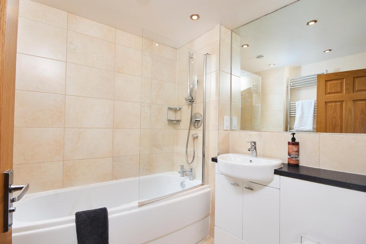 Striking Monroe Suite! Bath Esterno foto